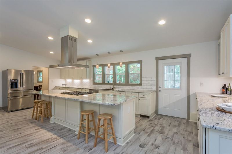 409 Stacy St, Raleigh, NC 27607