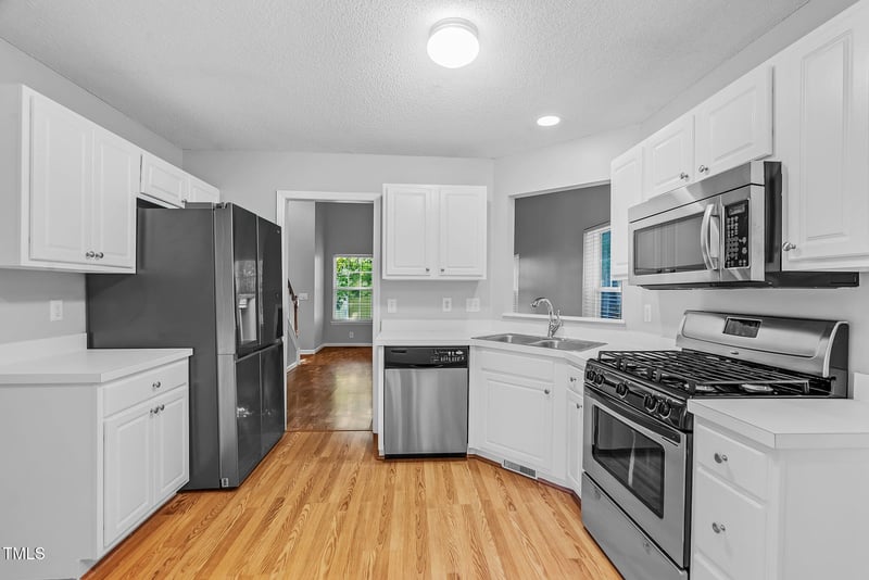 409 Teal Lake Dr, Holly Springs, NC 27540