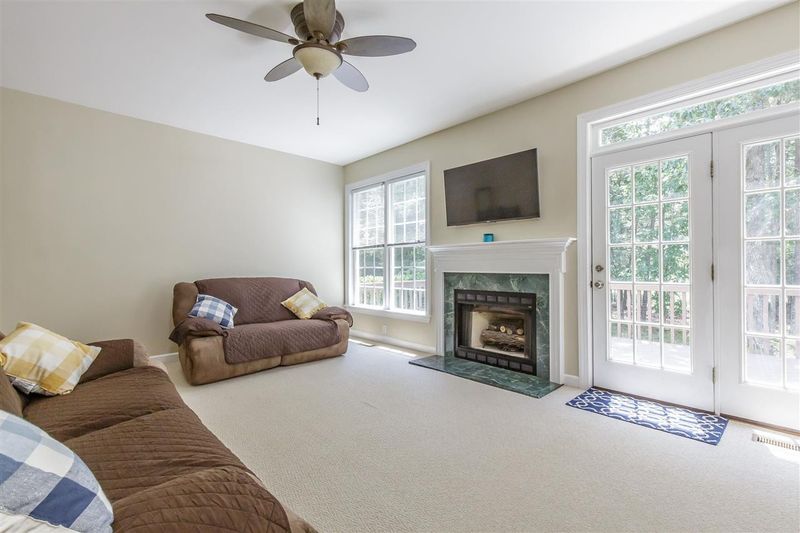 409 Turnberry Dr, Mebane, NC 27302