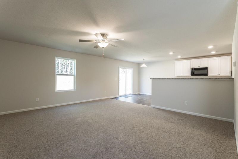 409 Turning Lake Dr, Zebulon, NC 27597