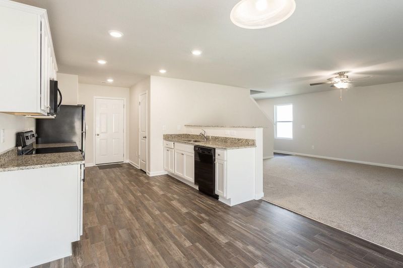 409 Turning Lake Dr, Zebulon, NC 27597
