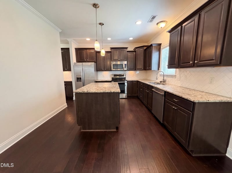 4097 Weavers Pond Dr, Zebulon, NC 27597