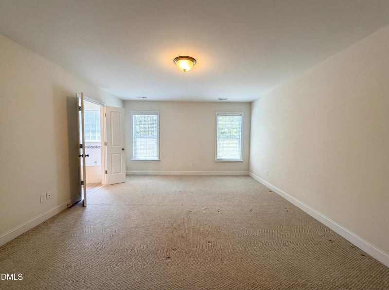 4097 Weavers Pond Dr, Zebulon, NC 27597