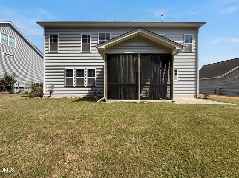 4097 Weavers Pond Dr, Zebulon, NC 27597