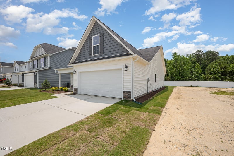 41 Emily Gardens Dr, Selma, NC 27576