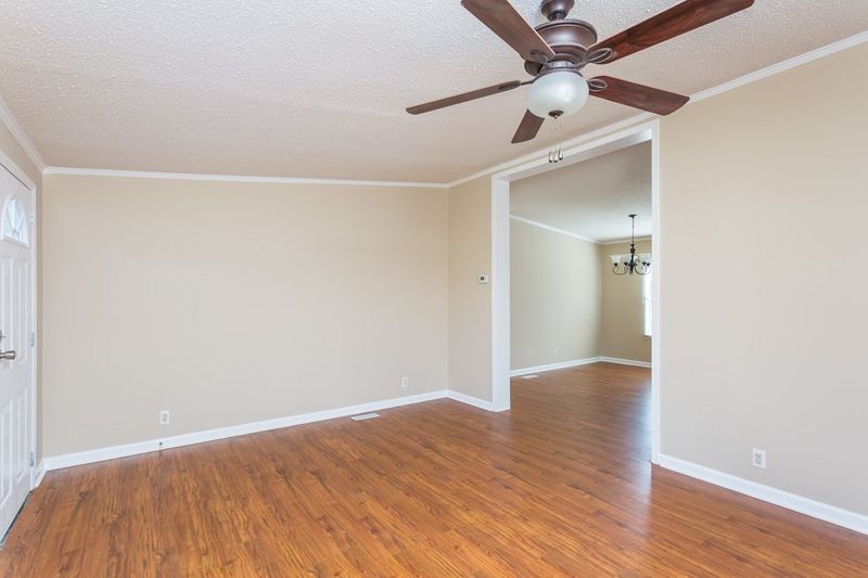 41 Harrison Ave, Fuquay Varina, NC 27526