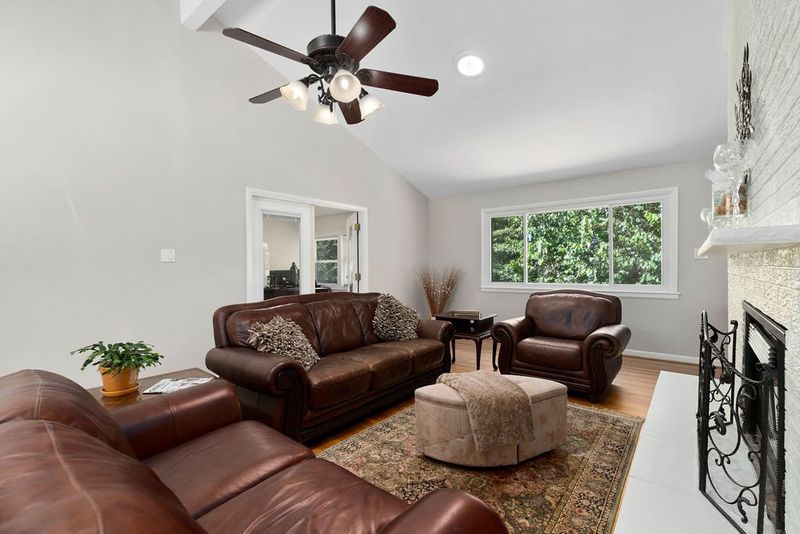 410 N Elliott Dr, Chapel Hill, NC 27514