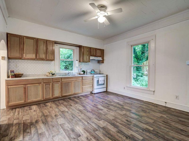 410 Everett St, Burlington, NC 27215