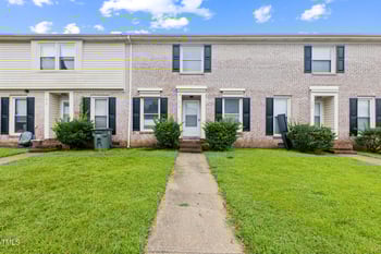 410 Kirkcaldy Ct, Fayetteville, NC 28314