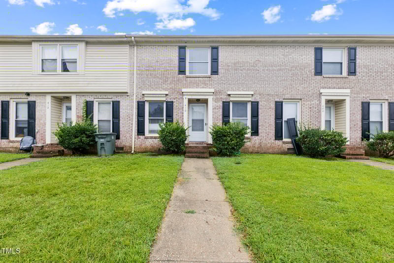 410 Kirkcaldy Ct, Fayetteville, NC 28314