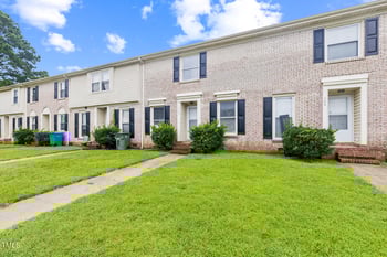410 Kirkcaldy Ct, Fayetteville, NC 28314