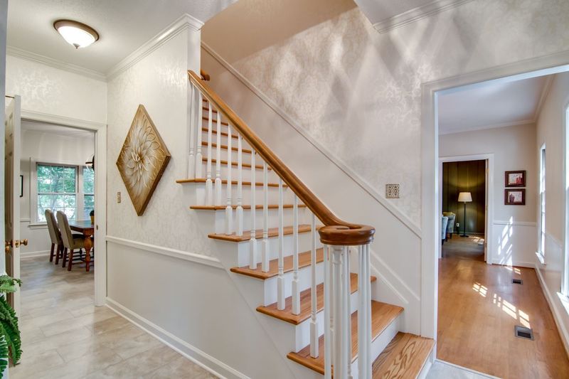 410 Lyons Rd, Chapel Hill, NC 27514