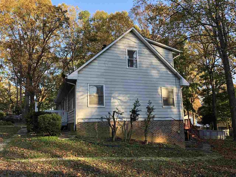 410 Melody Ln, Cary, NC 27513