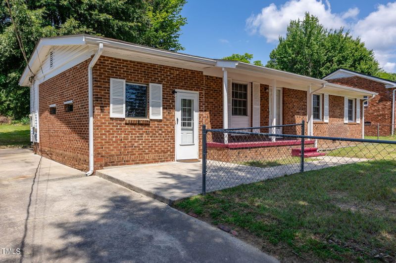 410 N St John St, Burlington, NC 27217