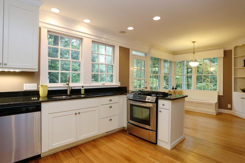 410 Westwood Dr, Chapel Hill, NC 27516