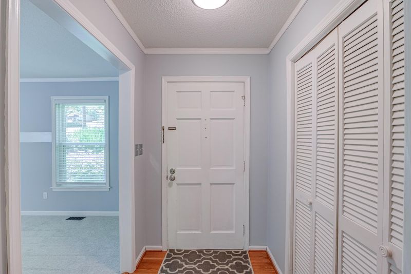 4104 Pickwick Dr, Raleigh, NC 27613