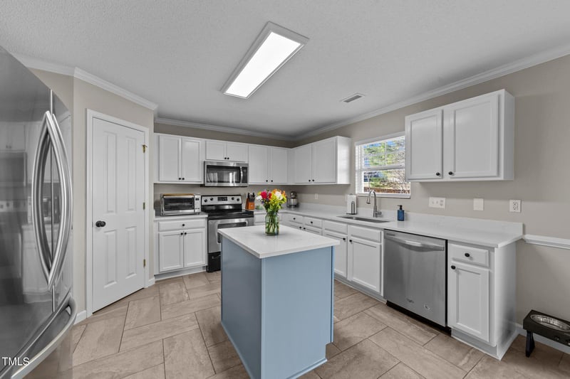 4104 Twin Spires Dr, Knightdale, NC 27545