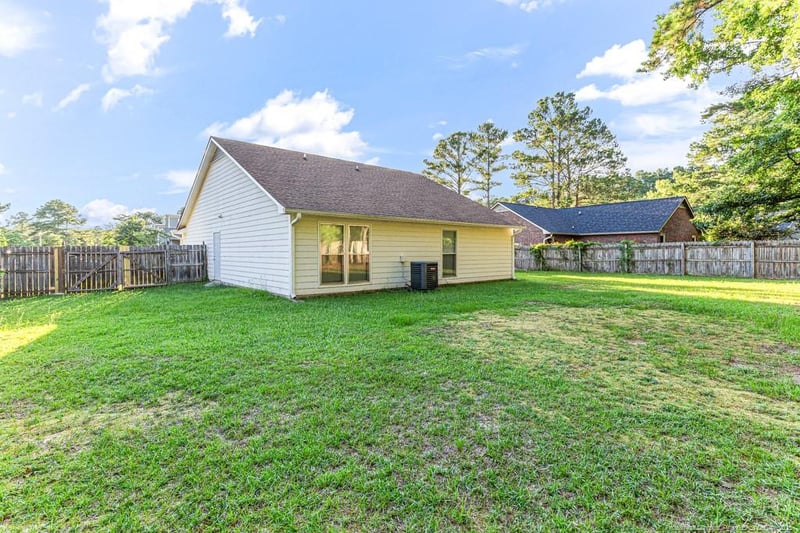 4105 Freedom Ln, Hope Mills, NC 28348