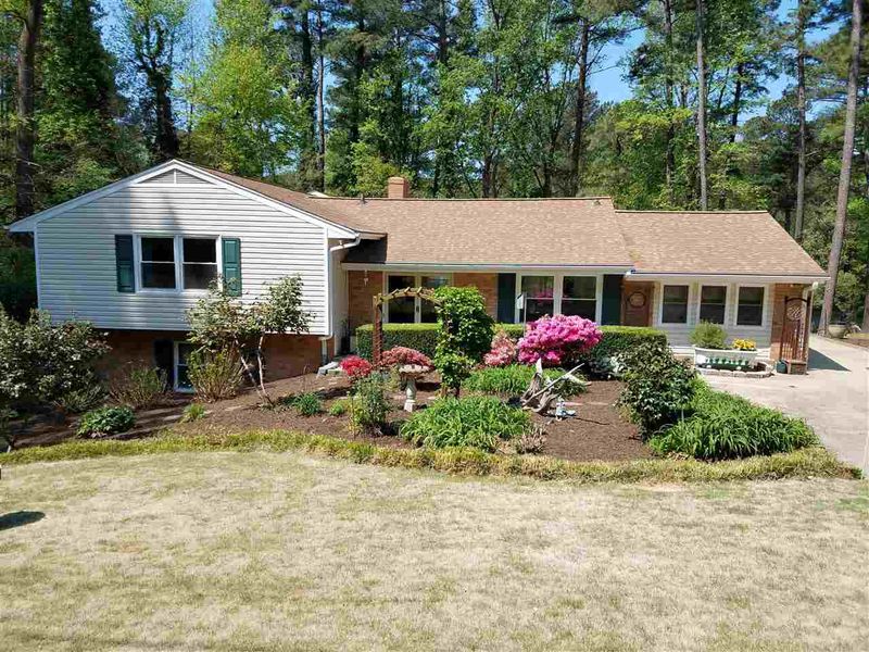 4105 Huckleberry Dr, Raleigh, NC 27612
