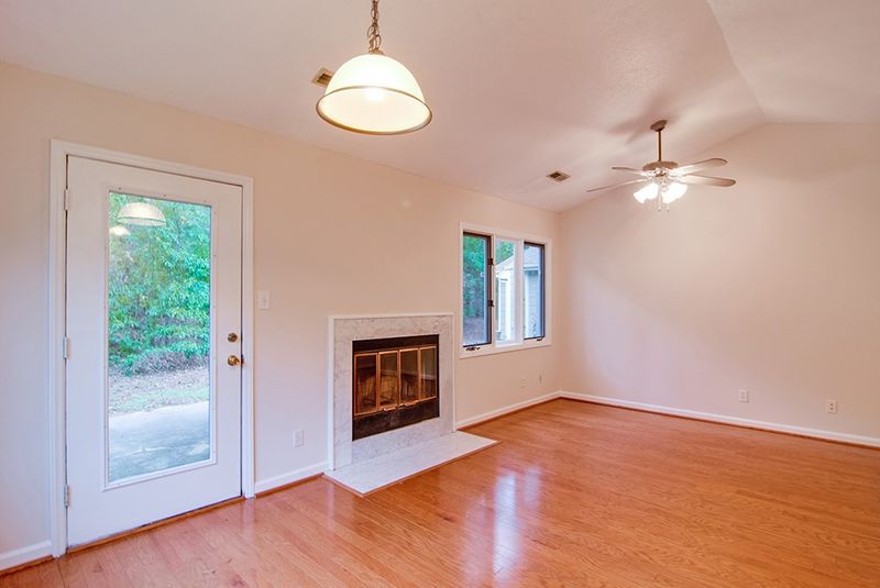 4106 Pin Oak Dr, Durham, NC 27707