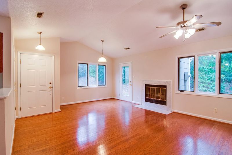 4106 Pin Oak Dr, Durham, NC 27707