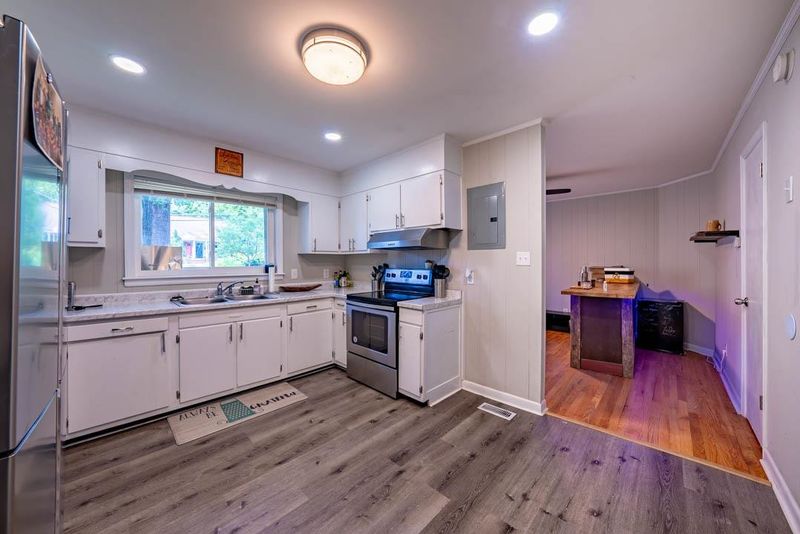411-415 W Markham Ave, Durham, NC 27701
