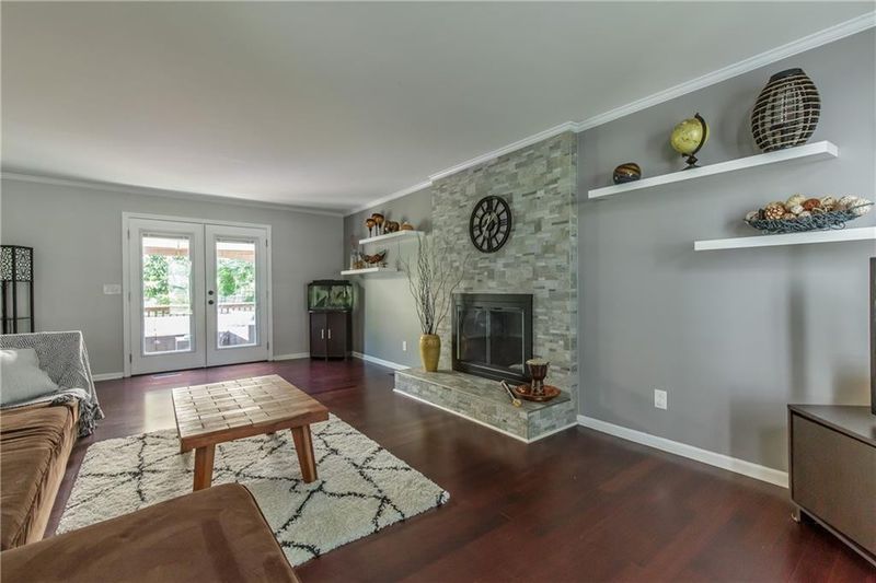 411 Edinburgh Dr, Burlington, NC 27215