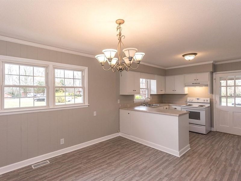 411 S Eighth St, Mebane, NC 27302