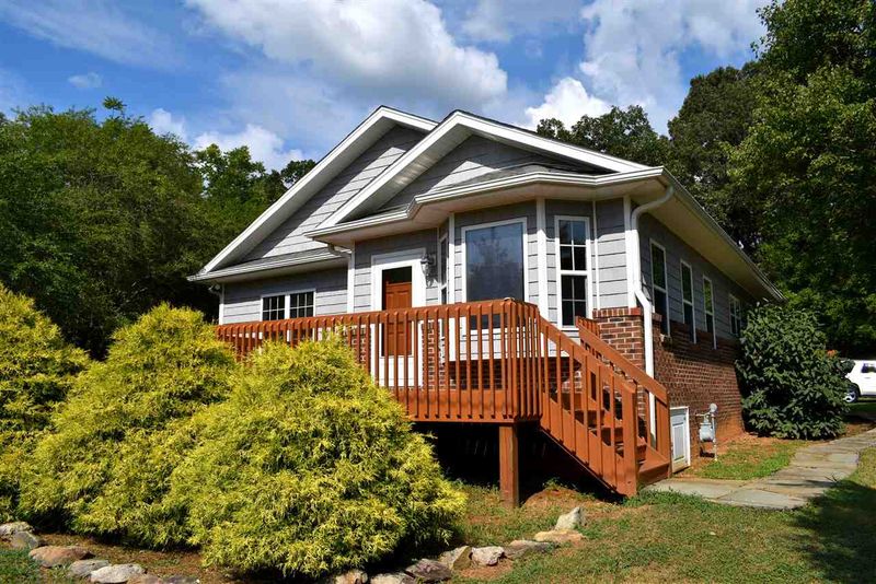 411 Hoover Rd, Mebane, NC 27302