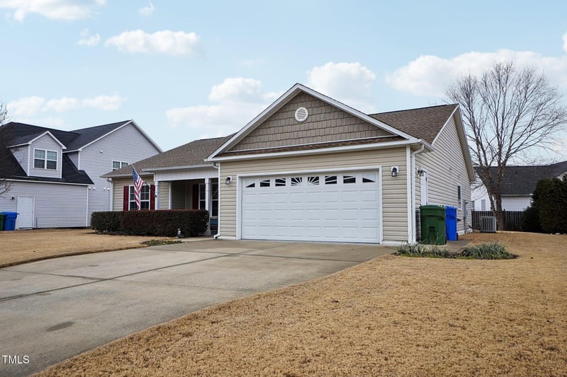 411 Joneshaven Dr, Fuquay Varina, NC 27526