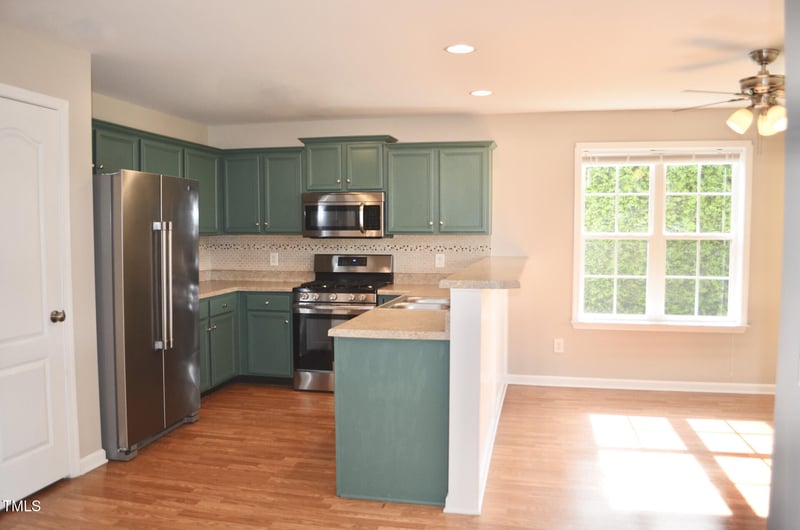 411 Joneshaven Dr, Fuquay Varina, NC 27526