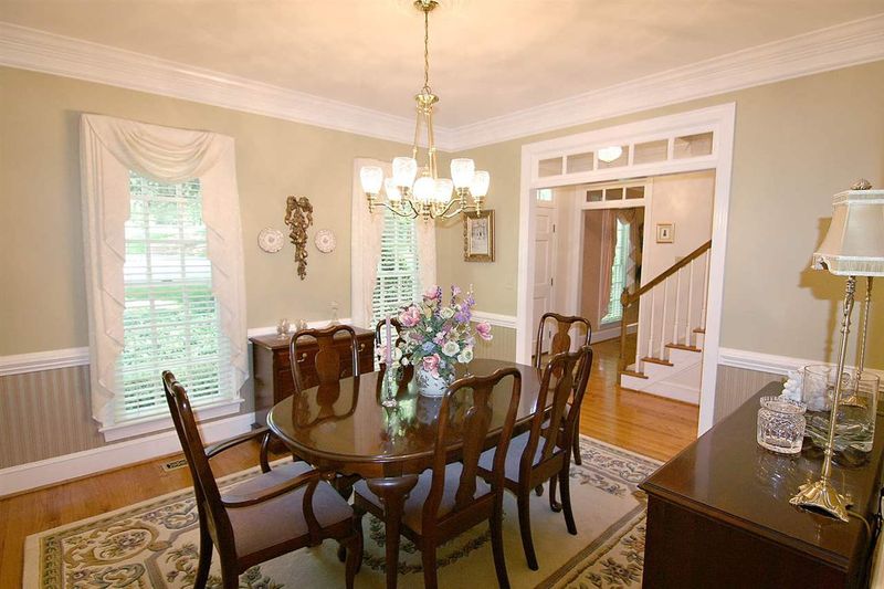 411 Lochside Dr, Cary, NC 27518
