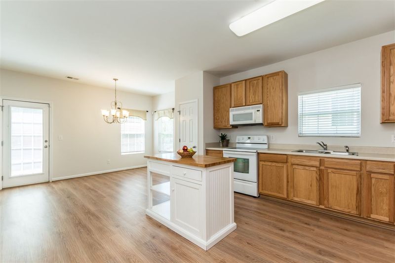 4110 Hampstead Village Dr, Durham, NC 27703