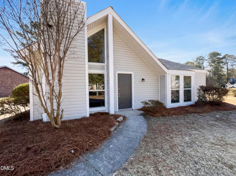 4113 Mill Bridge Rd, Hope Mills, NC 28348