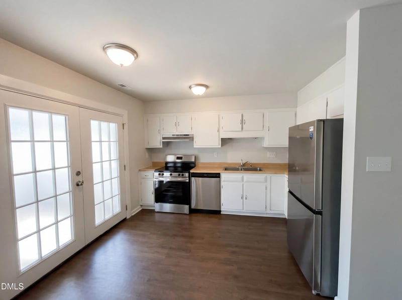 4113 Mill Bridge Rd, Hope Mills, NC 28348