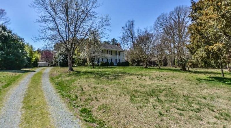 4113 Whitfield Rd, Chapel Hill, NC 27514