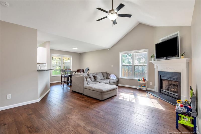 4114 Batesburg Dr, Hope Mills, NC 28348