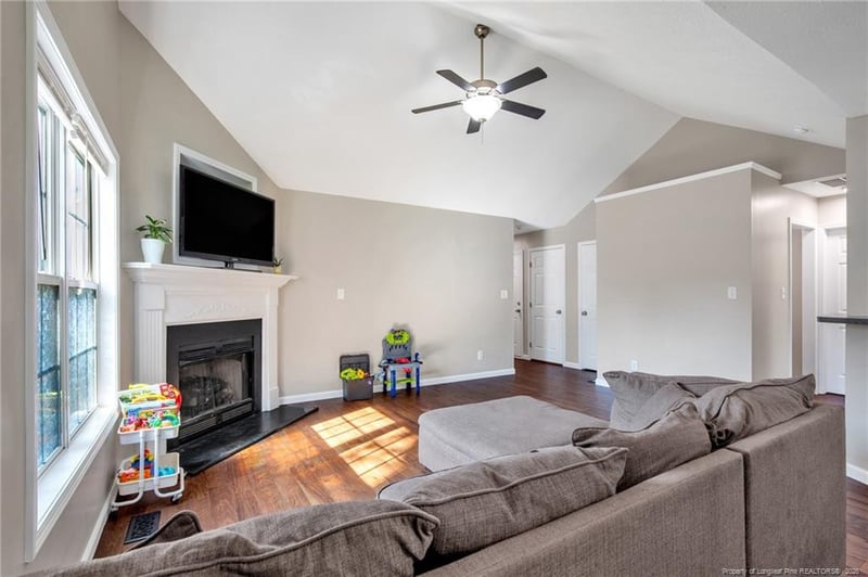 4114 Batesburg Dr, Hope Mills, NC 28348