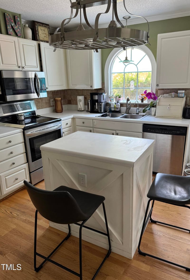 4117 Mangrove Dr, Raleigh, NC 27616