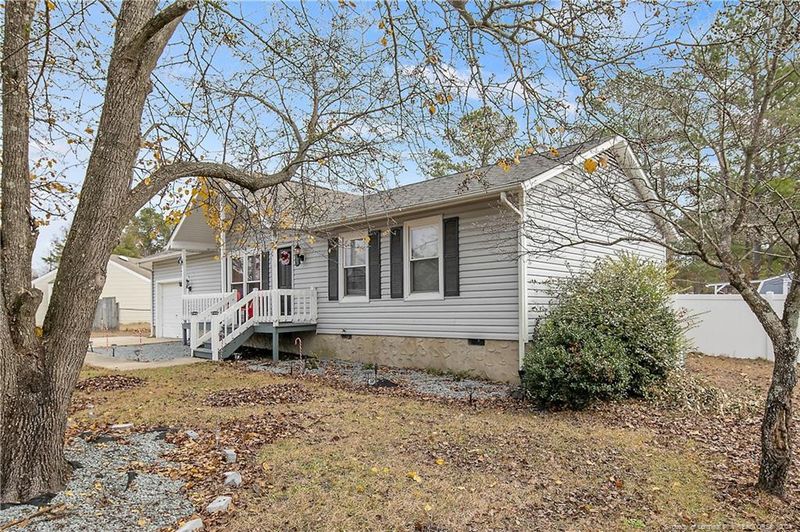 4117 Mill Bridge Rd, Hope Mills, NC 28348