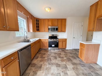 412 Black Forest Dr, Clayton, NC 27527