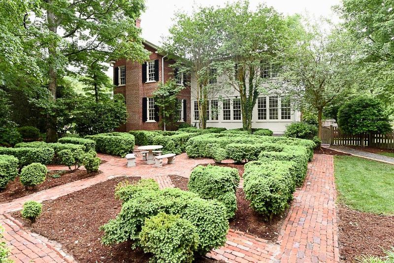 412 W Cameron Ave, Chapel Hill, NC 27516