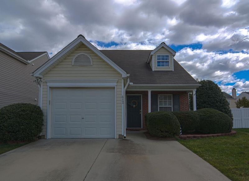 412 Commons Dr, Holly Springs, NC 27540