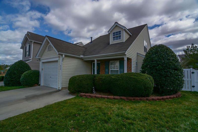 412 Commons Dr, Holly Springs, NC 27540