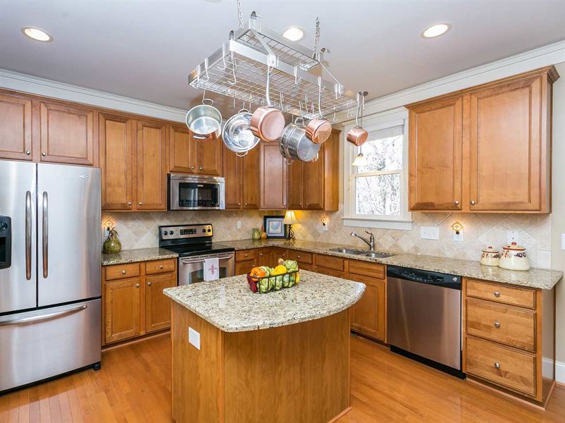 412 Edgepine Dr, Holly Springs, NC 27540