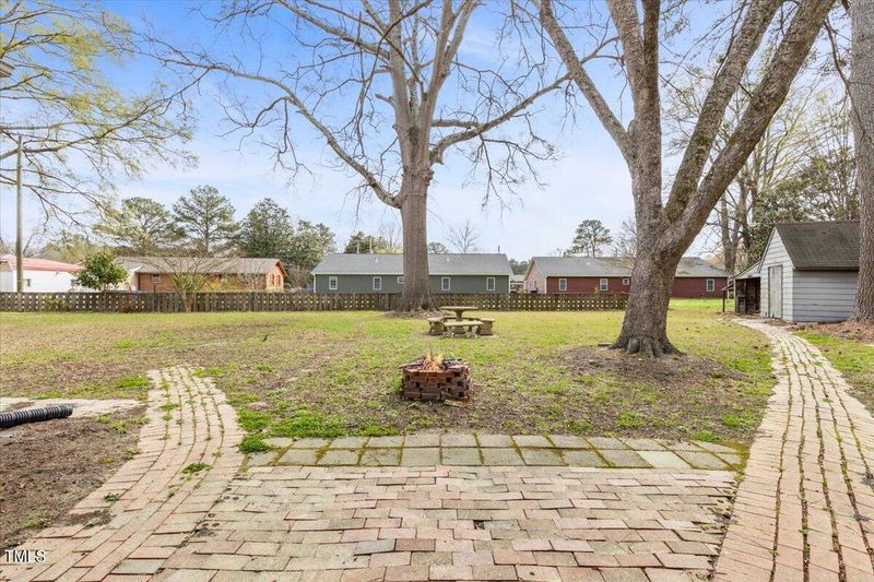 412 E Griswold St, Selma, NC 27576