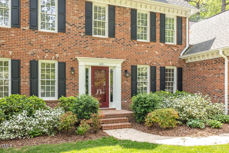 412 Grosvenor Dr, Raleigh, NC 27615