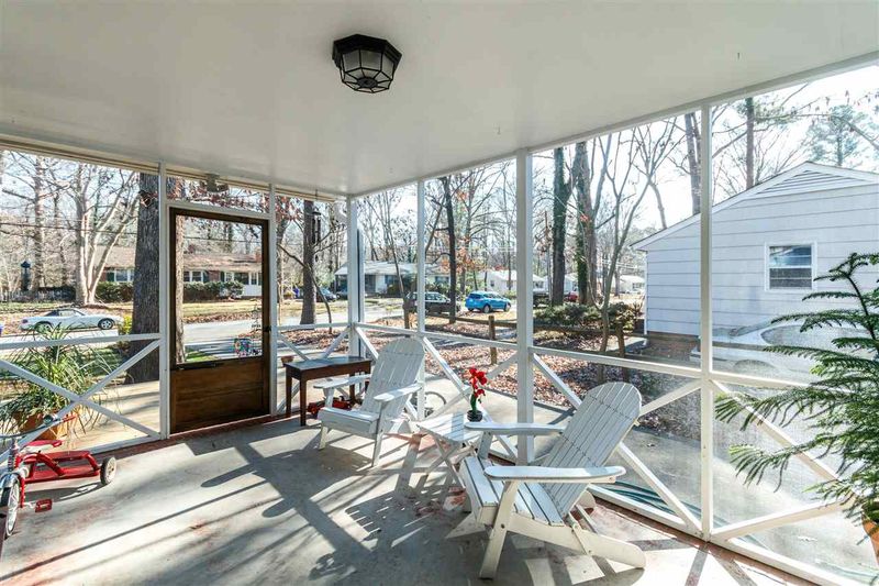 412 Hickory Dr, Chapel Hill, NC 27517