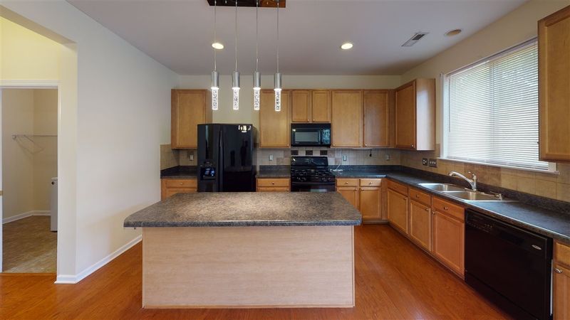 412 Hillview Dr, Durham, NC 27703