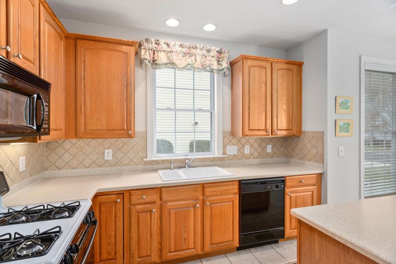 412 Knotts Valley Ln, Cary, NC 27519